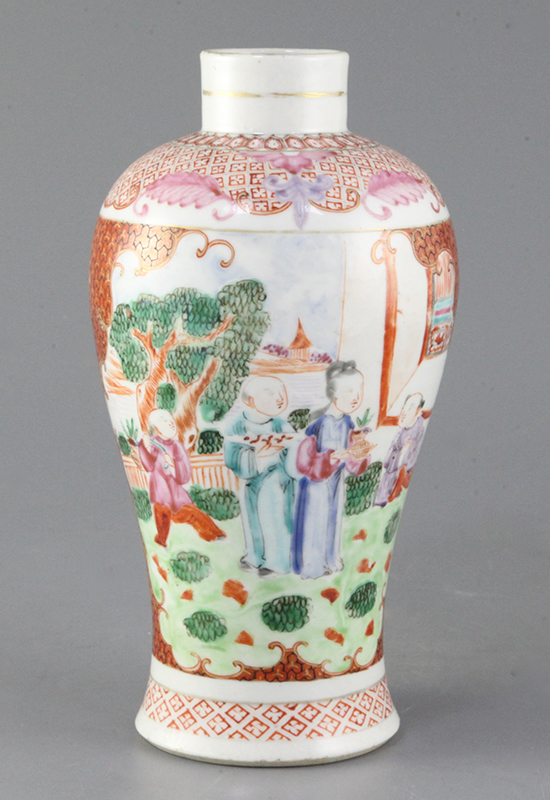 A Chinese famille rose Mandarin pattern vase, Jiaqing perios (1796-1820)